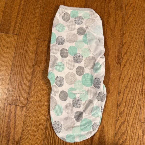 SwaddleMe Mint and Gray Baby Swaddle Size S/M - Picture 2 of 5